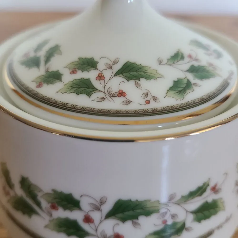 Vintage Royal Limited Holly Holiday China Christmas Sugar Bowl With Lid